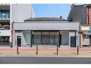 Handelspand te Koop Dour Centrum - Ruim en Polyvalent