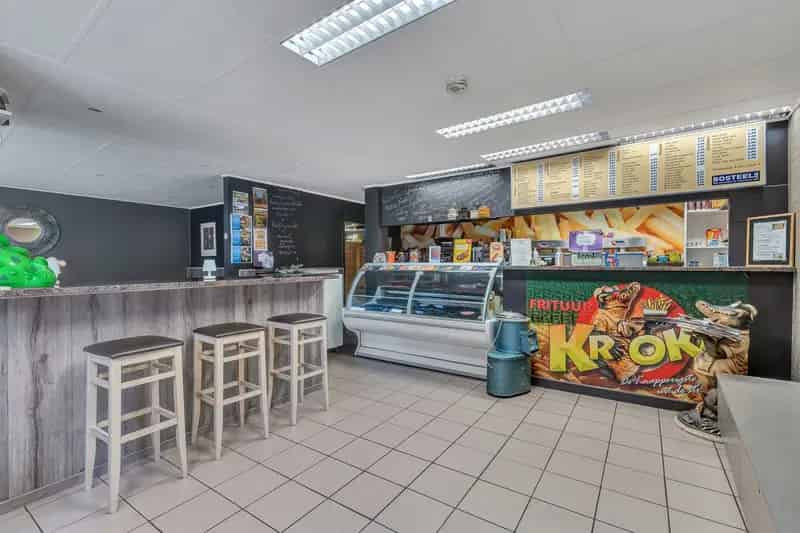 Frituur te Koop: Strategische Locatie Volledig Aanbod