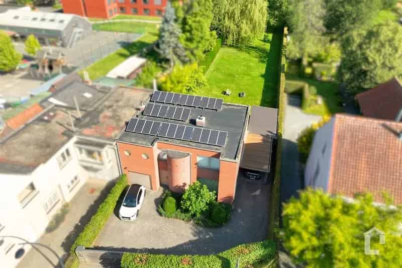 Moderne halfopen woning 4 slaapkamers zonnepanelen