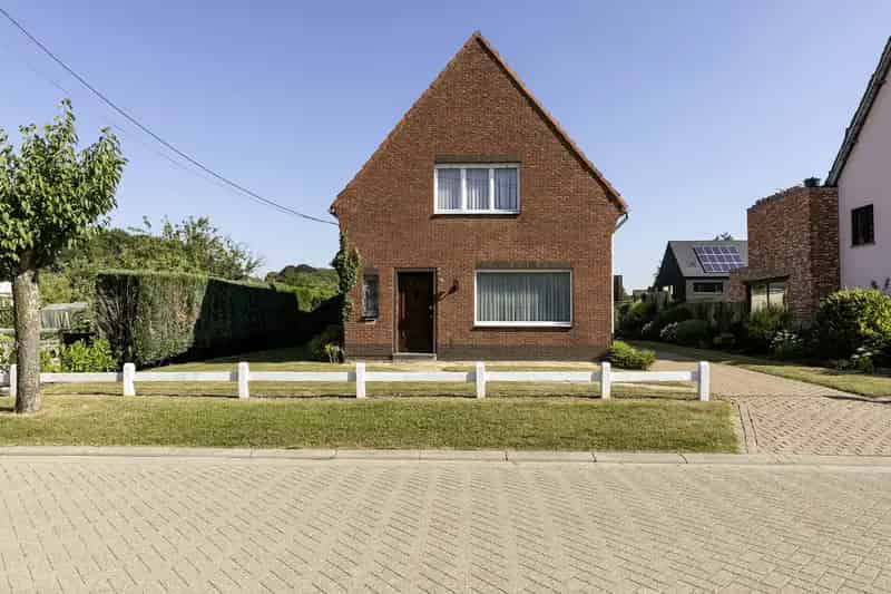 Te renoveren woning 910m² 3 slaapkamers