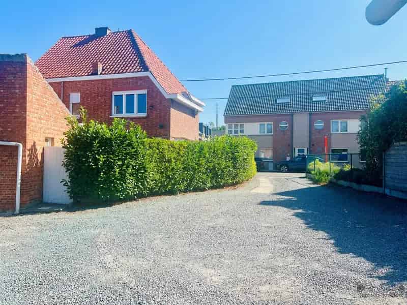 Ruime HOB te huur met 4 slaapkamers en 31 garages