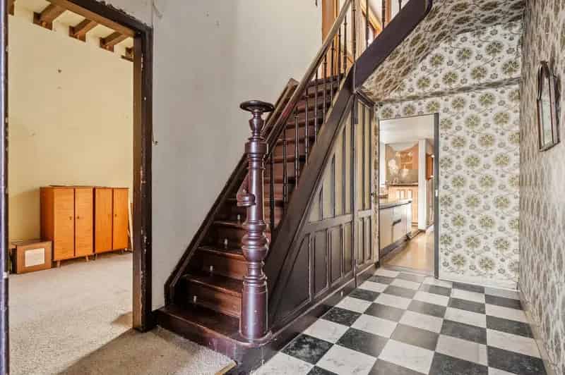 Te renoveren woning 3 4 slaapkamers grote tuin Berchem