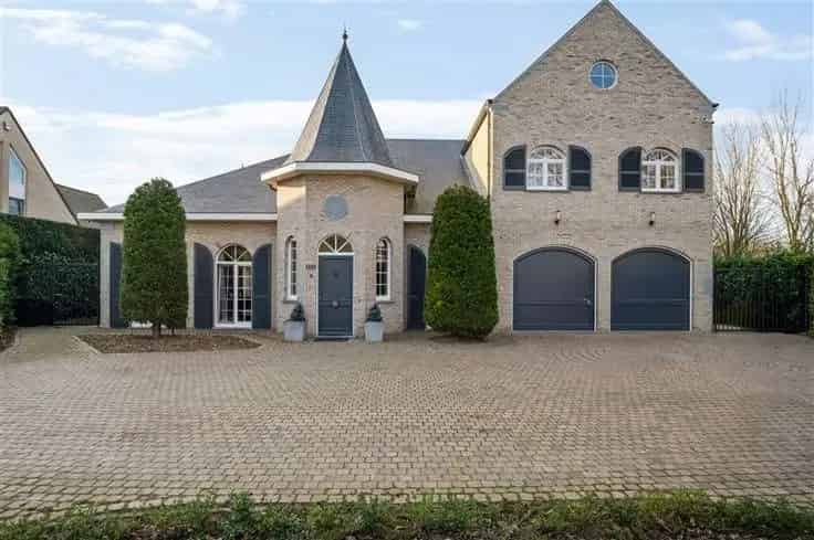 Villa Te Koop 7 slaapkamers 3 badkamers 2200m2 tuin