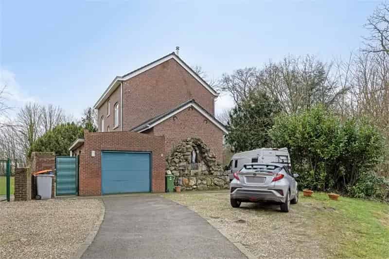 Villa te koop Oudsbergen: Gerenoveerde Pastorie met 4 slaapkamers en grote tuin