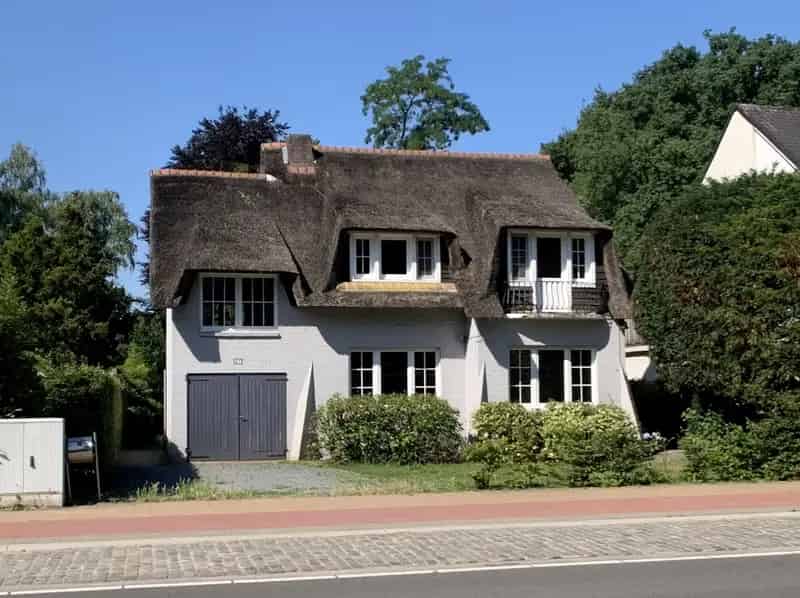 Huis te koop Schilde: Villa met rieten dak 4 slaapkamers