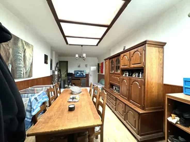 Huis te Koop te Renoveren 90m² 2 slaapkamers Tuin