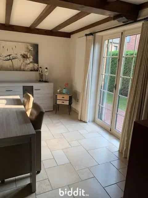 Instapklare Bungalow met Zonnepanelen en Grote Tuin