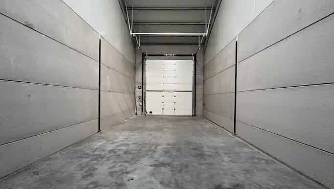 Magazijn te Huur Oostende 90m² Nabij Luchthaven