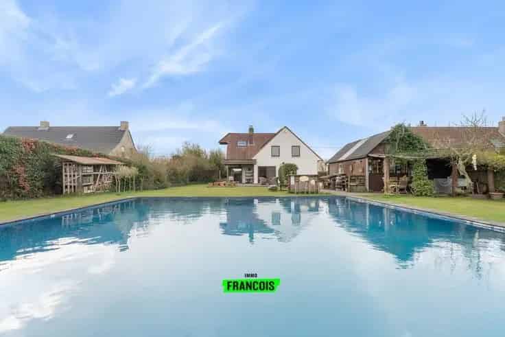 Luxe Villa te Koop 4 slaapkamers Zwembad Roeselare