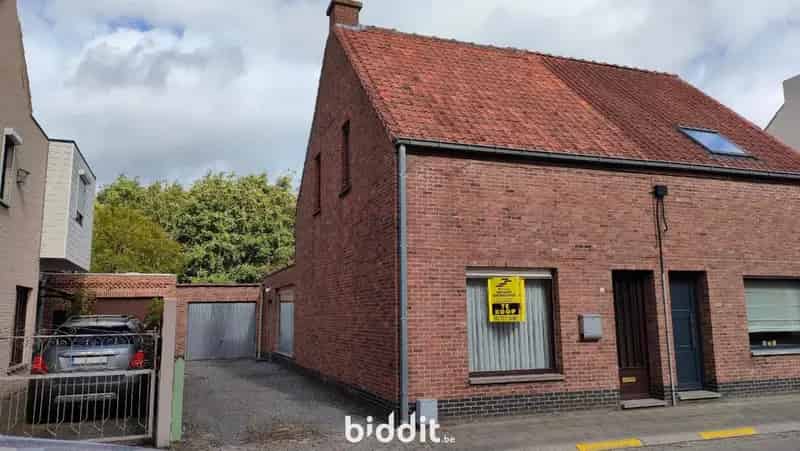 Te renoveren woning met 3 slaapkamers en garage te Sint-Gillis-Waas