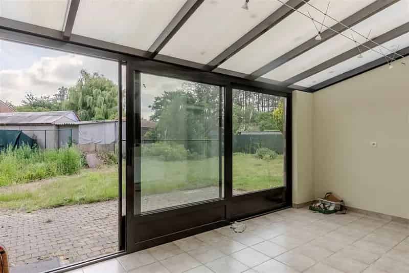 Op te frissen woning 4 slaapkamers 570m²