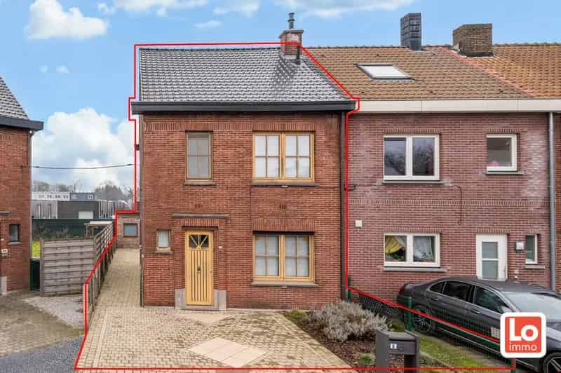 Huis te koop Oostakker: Instapklare woning met 2 autostaanplaatsen