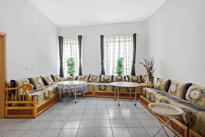 Ruime woning 535m2 met 5 slaapkamers en appartement te koop