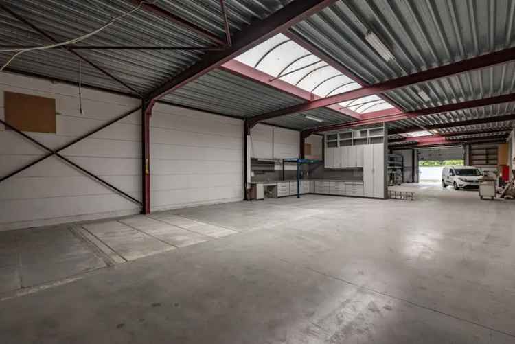 Te koop showroom en opslag werkplaats met woonst vlakbij E313