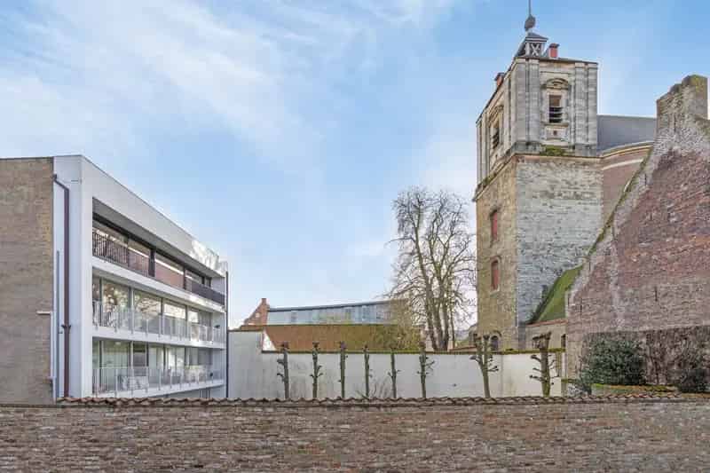 Huis te koop Brugge: Unieke woning met zicht op Sint-Walburgakerk