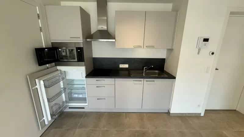 Serviceflat 1 Slaapkamer Balkon Verhuurd