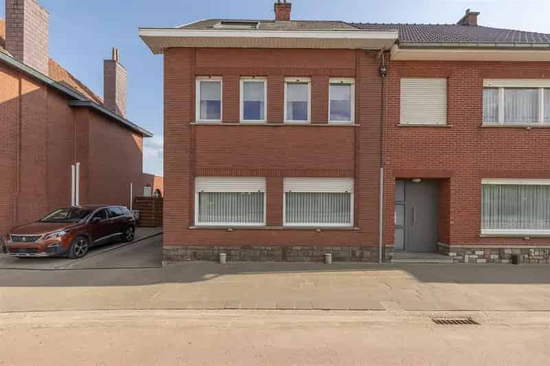 Ruime gezinswoning 4 slaapkamers 3 garages tuin nabij centrum