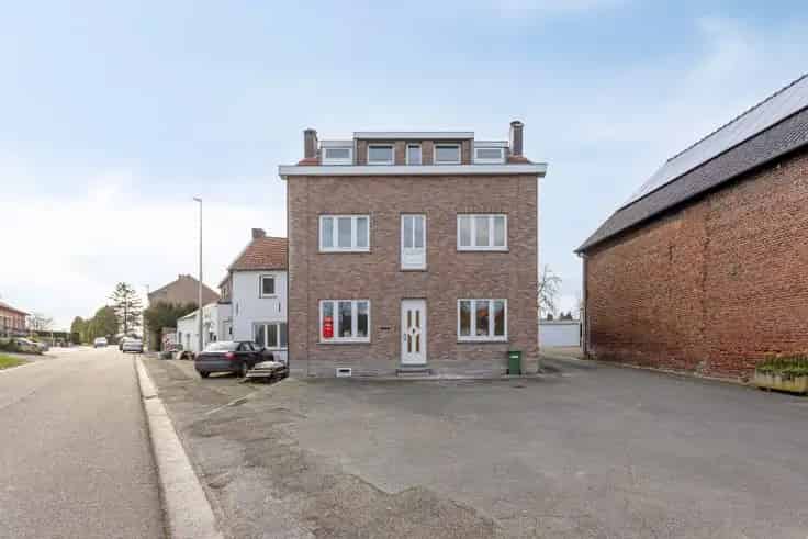 Huis Te Koop Gingelom: Ruime woning te renoveren met grote garage