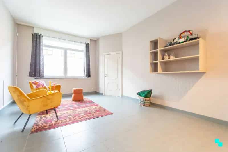 Op te frissen woning met 2 slaapkamers te Merelbeke