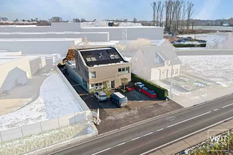 Bedrijfsruimte met Woning Commerciële Ligging
