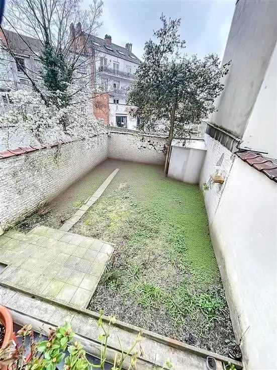 Te koop appartement in Brussel met tuin en verbouwmogelijkheden