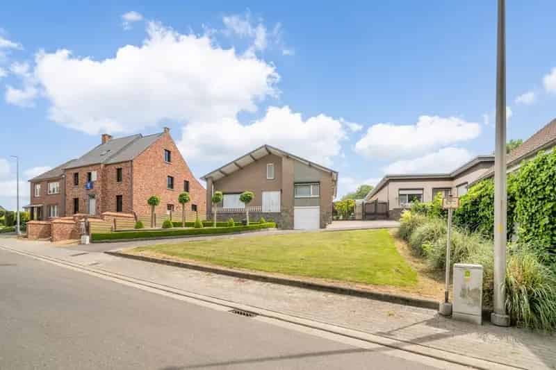 Huis te huur Nabij Centrum Ruime Tuin 3 slaapkamers Renovatieproject