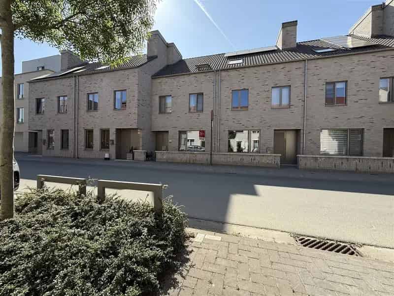 Huis te huur Regattawijk 4 slaapkamers 2 badkamers tuin