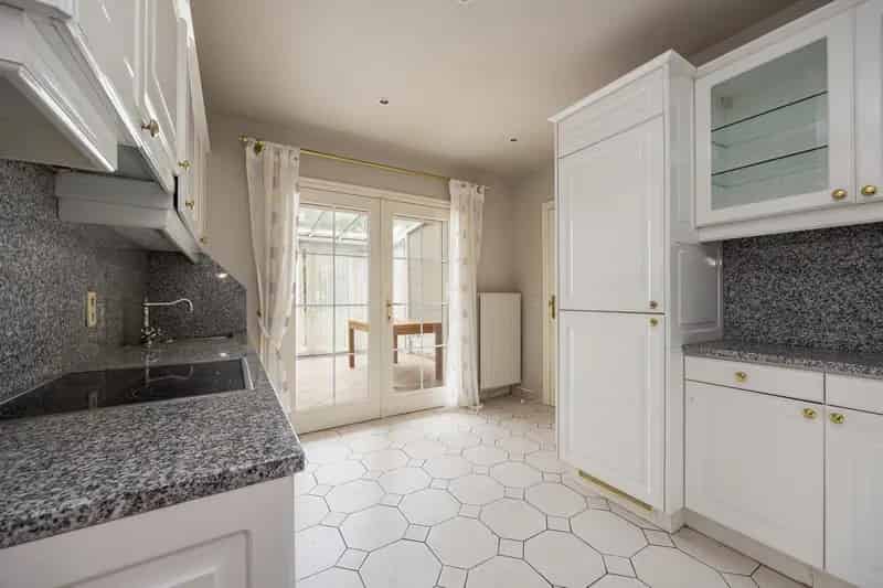 Halfopen Woning 4 Slaapkamers Te Renoveren
