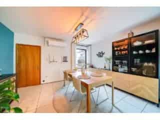 Huis te Koop Couillet Gerenoveerd 3 Slaapkamers Tuin