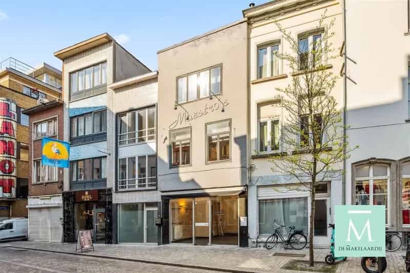 Handelspand met appartement gelegen op toplocatie in Mechelen