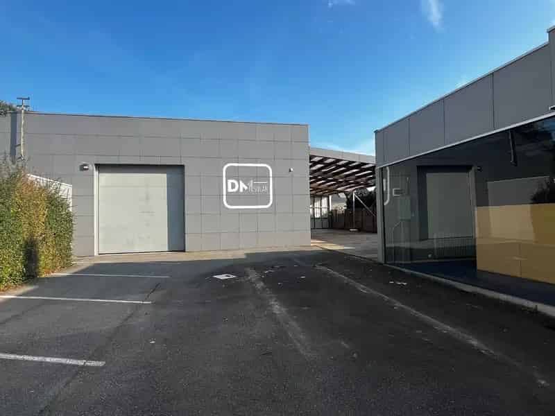 Magazijn met Toonzaal te Koop in Centrum Heule
