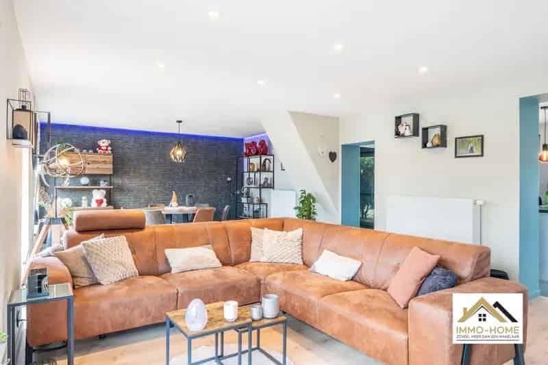 Ruime gerenoveerde woning met grote tuin