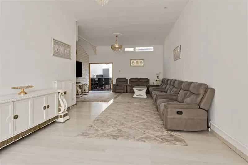 Enorme Familiewoning 7 Slaapkamers Temse
