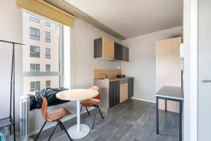 Studio te Koop Antwerpen Zuid: Modern Gemeubileerd met Uitzicht