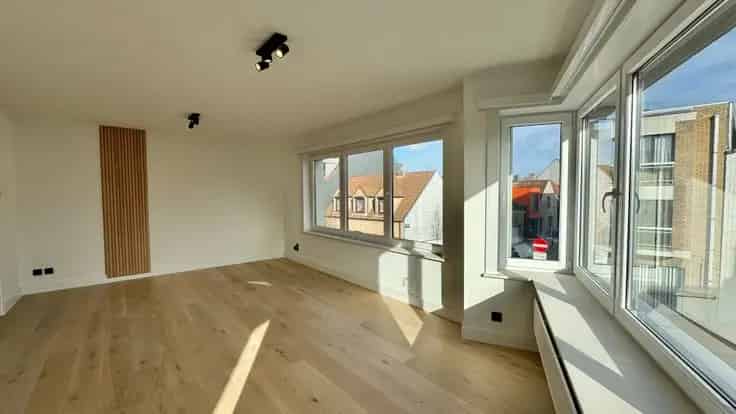 Appartement Te Koop Knokke Centrum: gerenoveerd hoekappartement