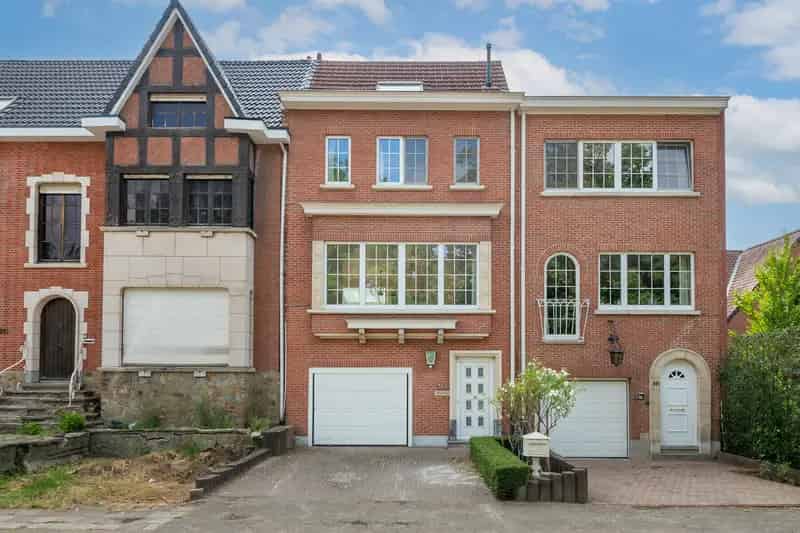 Bel-etage woning met ruime tuin te koop