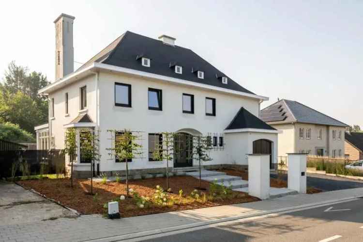 Te koop villa in Glabbeek met zwembad en ruime tuin