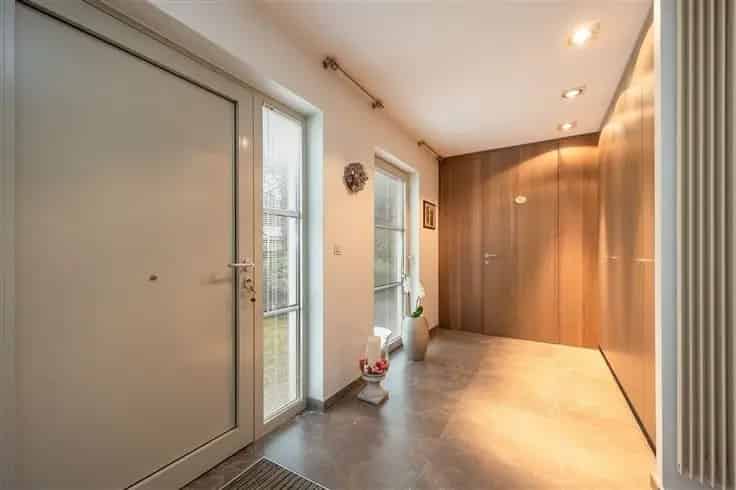 Villa Te Koop met Binnenzwembad