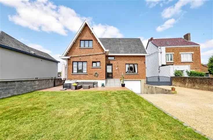 Huis Te Koop: Gezinswoning met Tuin en Garage