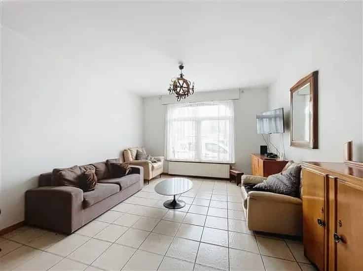 Huis Te Koop: Rijwoning 185m² met 2 Appartementen