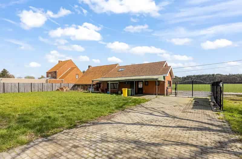 Fantastisch Gelegen Deels Gerenoveerde Woning 1817m2