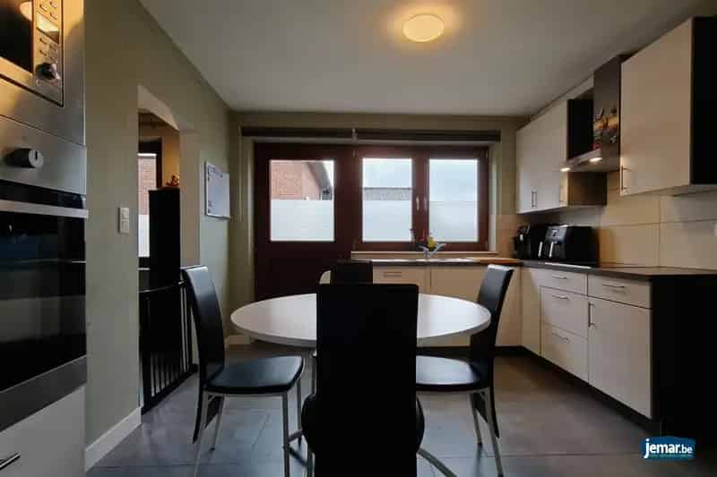 Huis te huur Lanaken: 3 slaapkamers, recent gerenoveerd