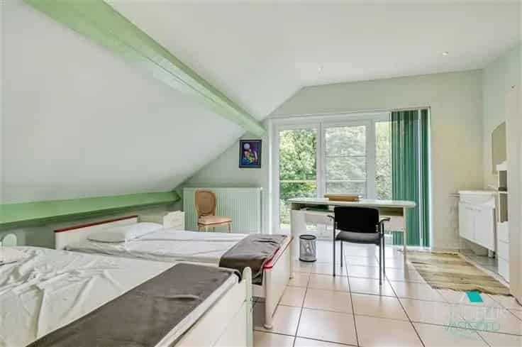 Landelijke Villa te Koop met Binnenzwembad en Grote Tuin