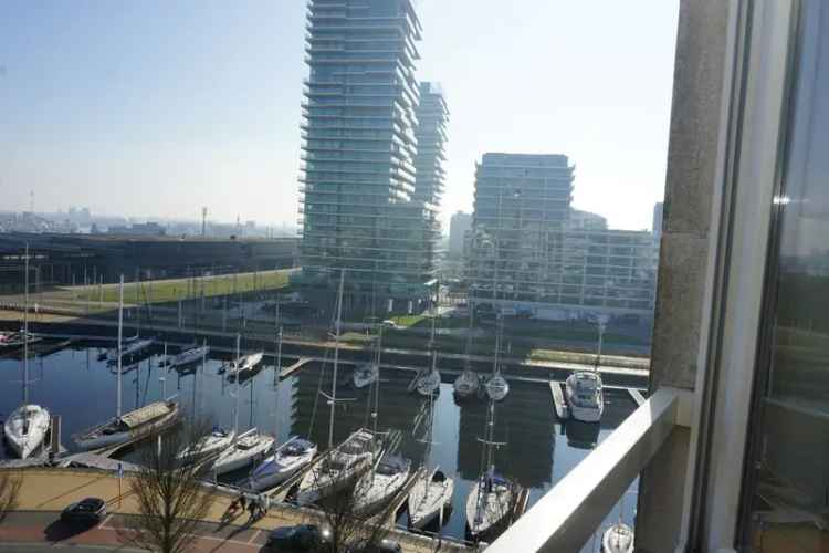 Te koop appartement met zicht op de haven in Oostende