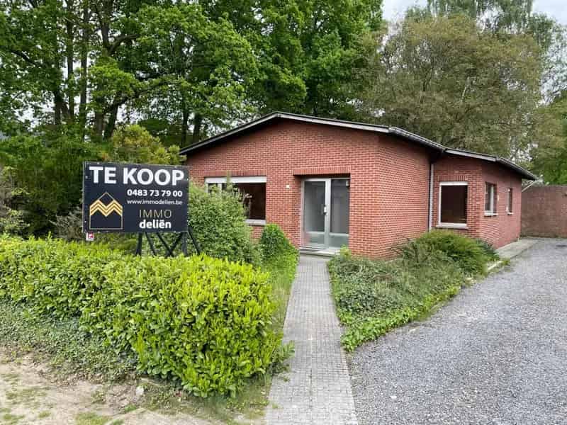 Gelijkvloerse woning te Mol met 1302m² tuin