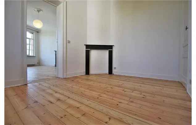 Huur 2 slaapkamer appartement van 80 m² in Schaerbeek - Schaarbeek