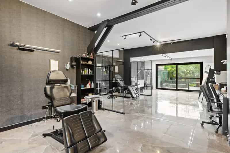 Huis te koop Brasschaat: Winkel en woning, gerenoveerd