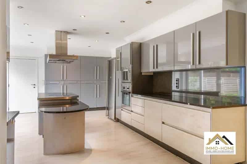 Huis te koop Sint Kruis Winkel Ruime woning veel ruimte