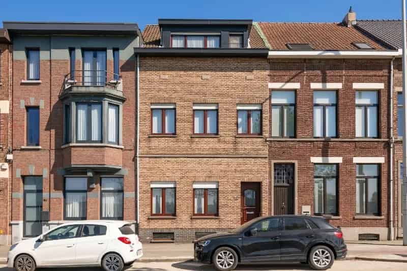 Centraal Gelegen Rijwoning 4 SLK Tuin 2 Garages Praktijkruimte