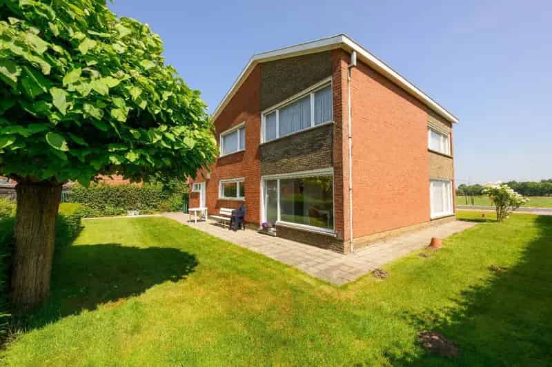 Zeer Ruime Alleenstaande Woning 5 Slaapkamers 627m2